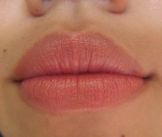 Super Lustrous Lipstick  – Peach Me
