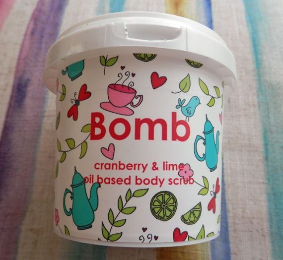 Bomb Cosmetics Cranberry & Lime Oil Based Body Scrub