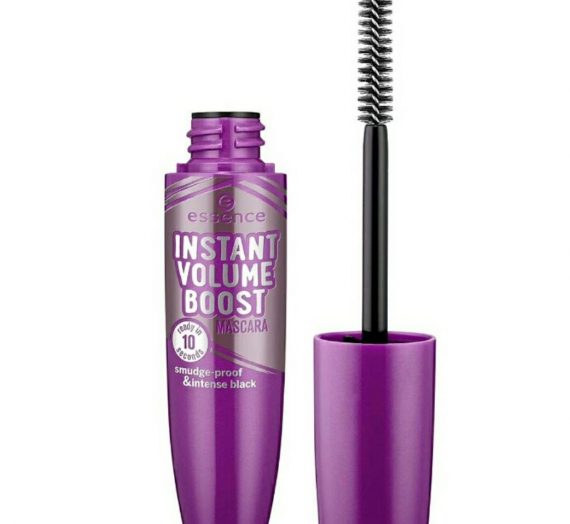 Instant Volume Boost Mascara – Smudge Proof and Intense Black