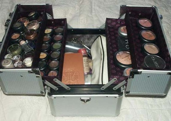 Caboodles Pro Silver Ribbed Makeup Train Case