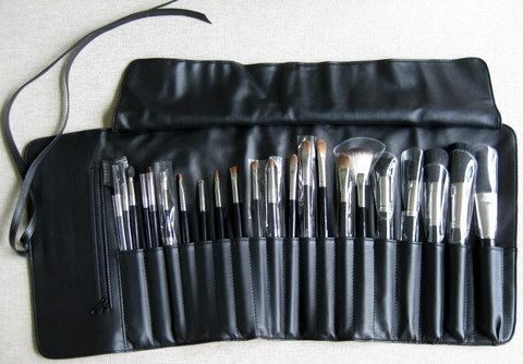 Leather Brush Roll with 22 Brushes (Full)