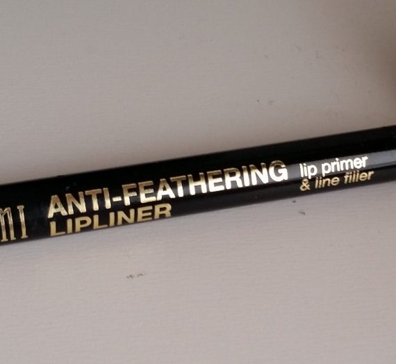 Anti-Feathering Lip Liner