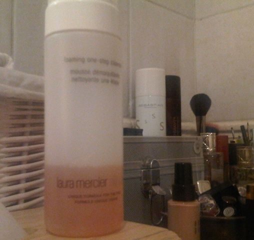 Foaming one-step cleanser