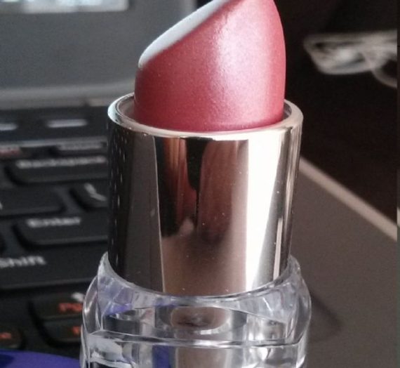 Moisture Renew Lipstick – To Nude or Not To Nude