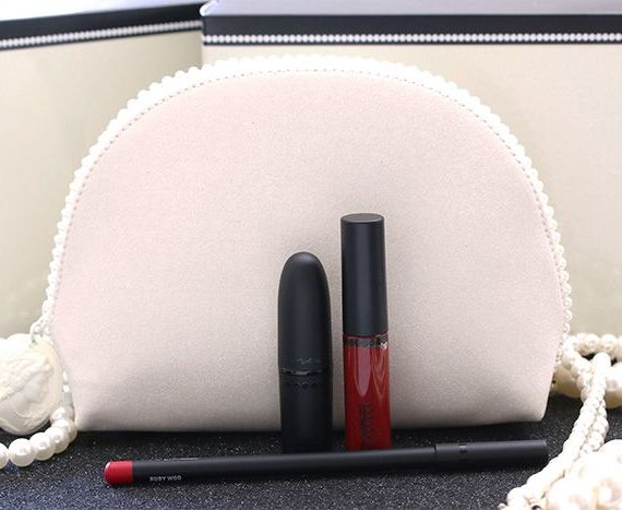 Keepsakes/Red Lip Bag Holiday Collection 2014