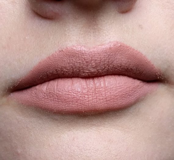 Studded Kiss Crème Lipstick in Ophelia